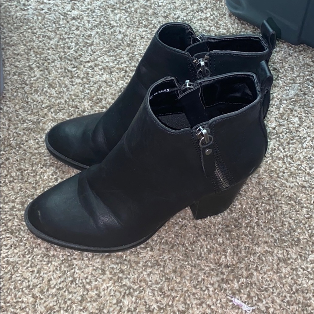 Universal Thread Black Ankle Boots